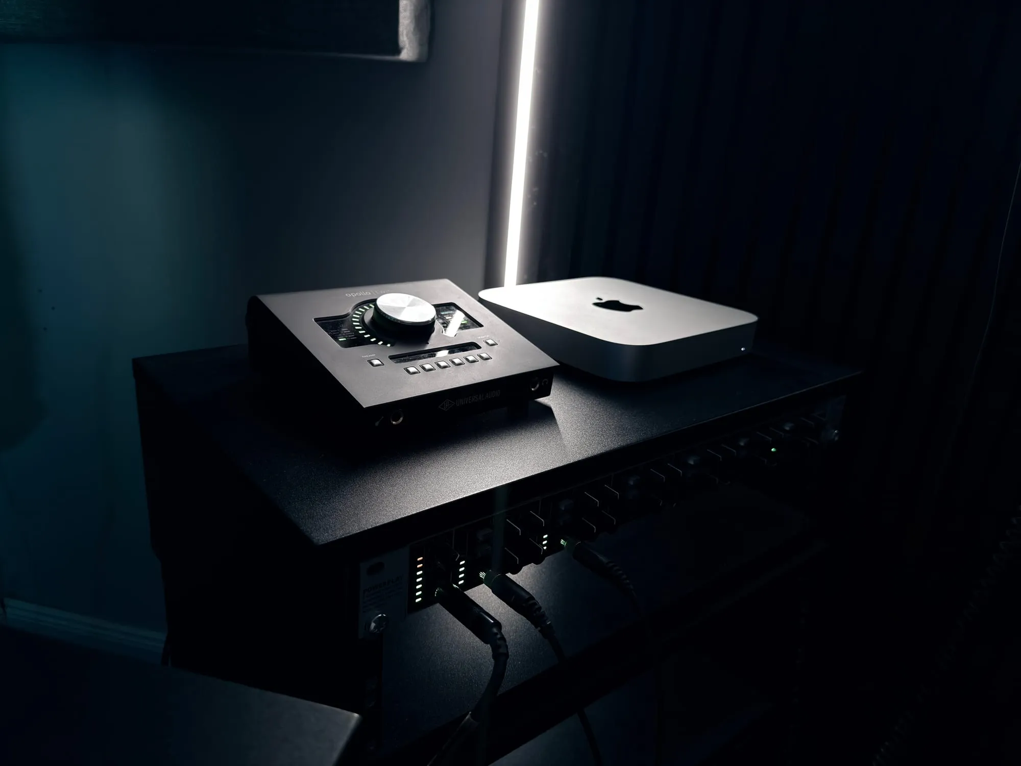 Rack & Verkabelung im Mietstudio der Loopenrein Studios Bochum